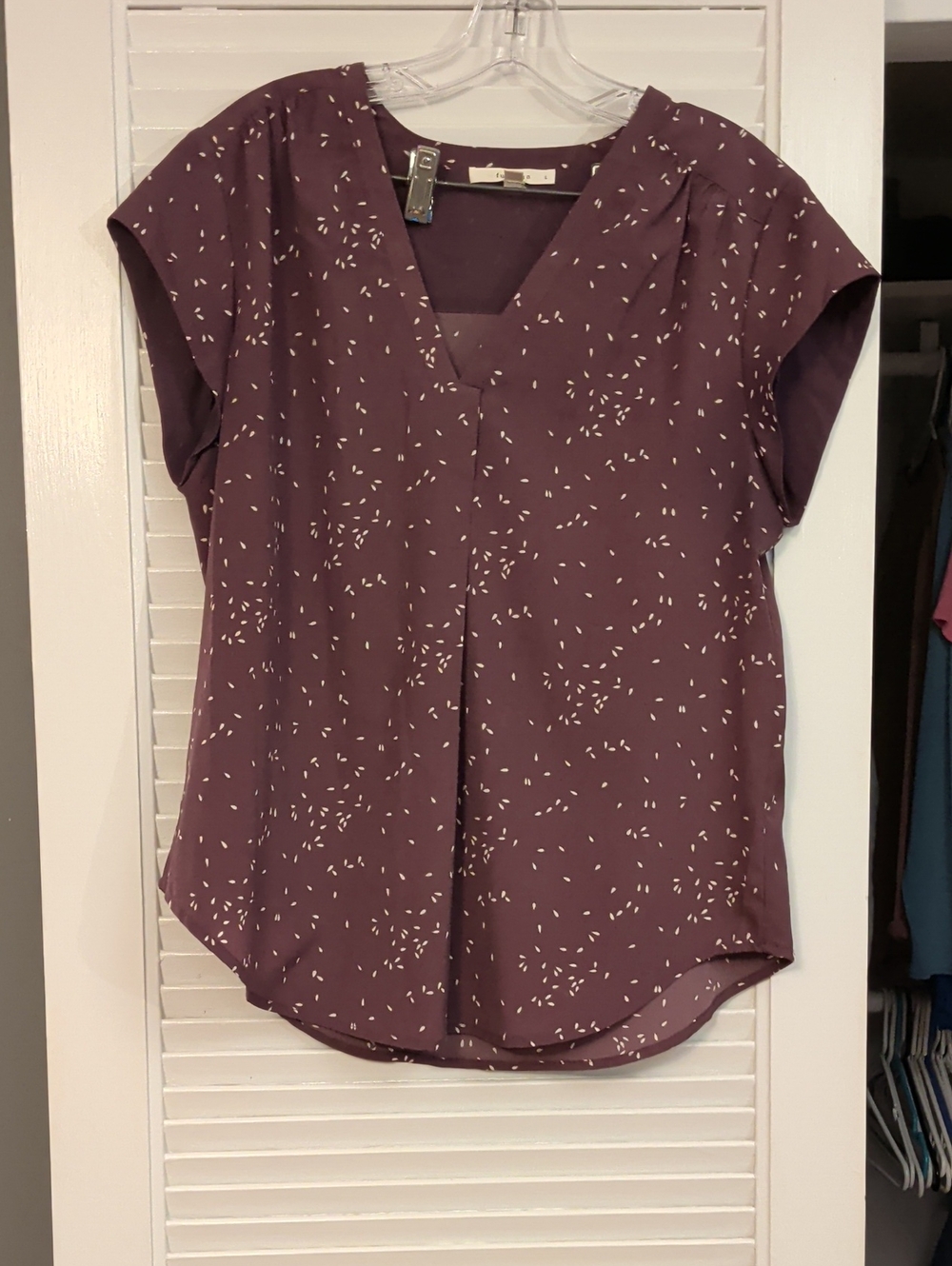 fun 2 fun Plum V-Neck Cap Sleeve Blouse with White Confetti Print